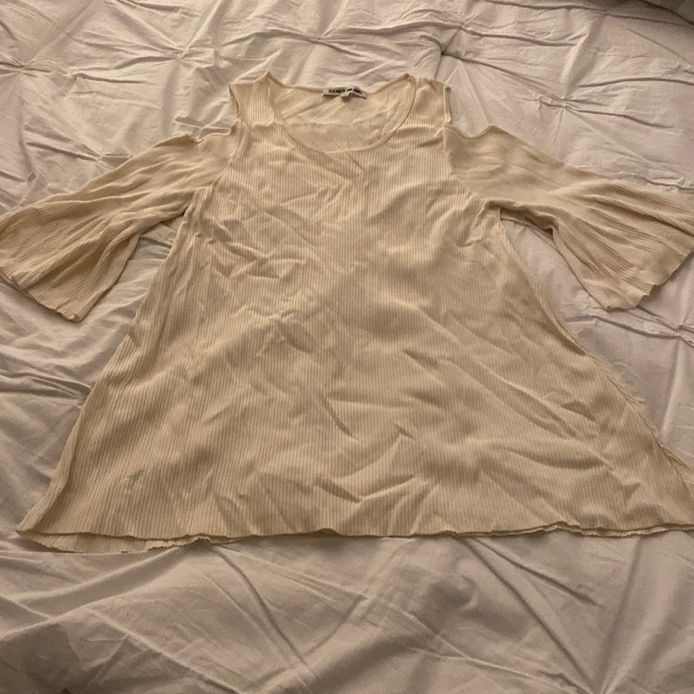 Elizabeth and James top size L